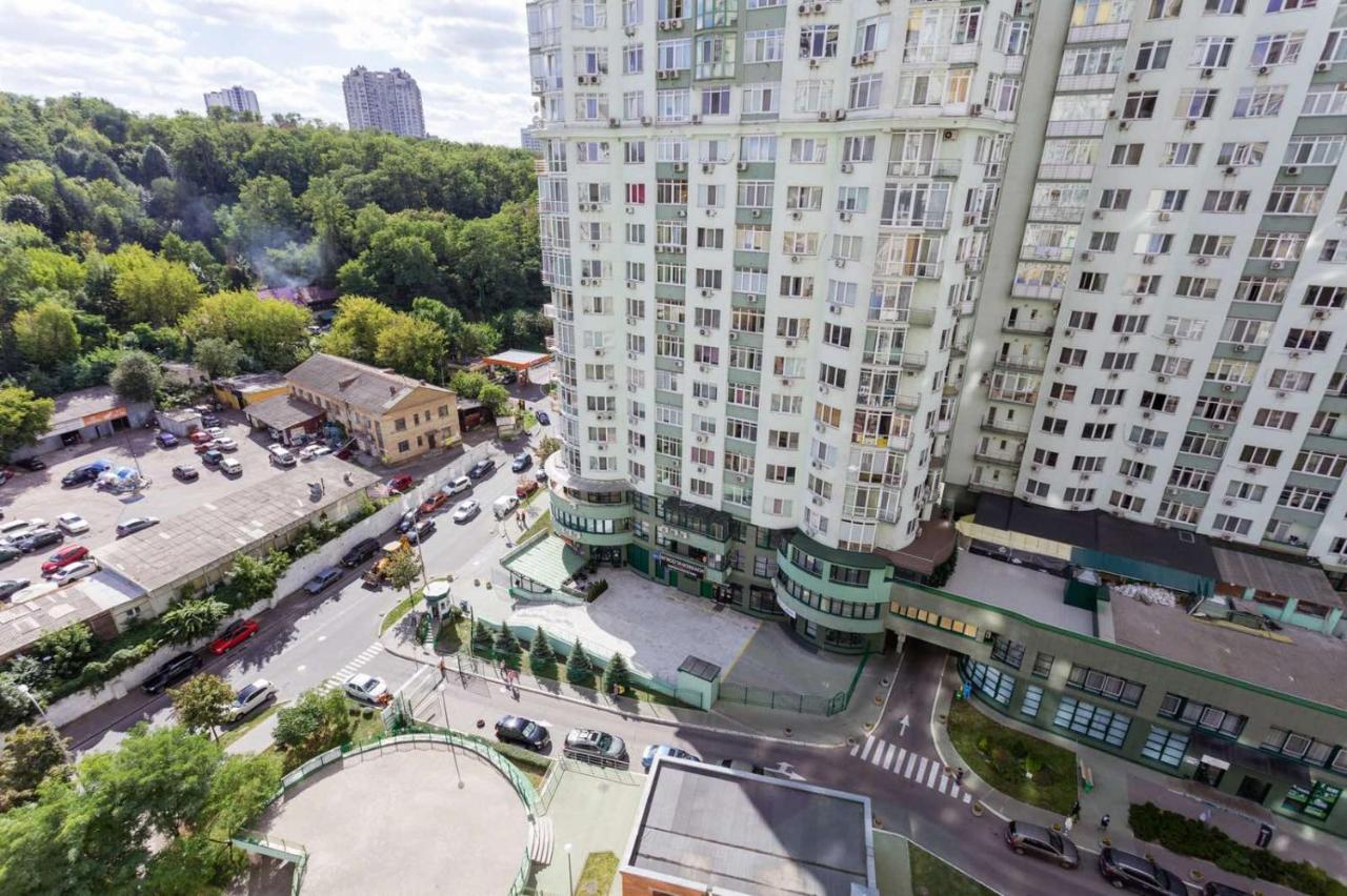 Navit Apartments With Breakfast, Near The Railway Station, The City Center And The Park Kiev Exterior foto